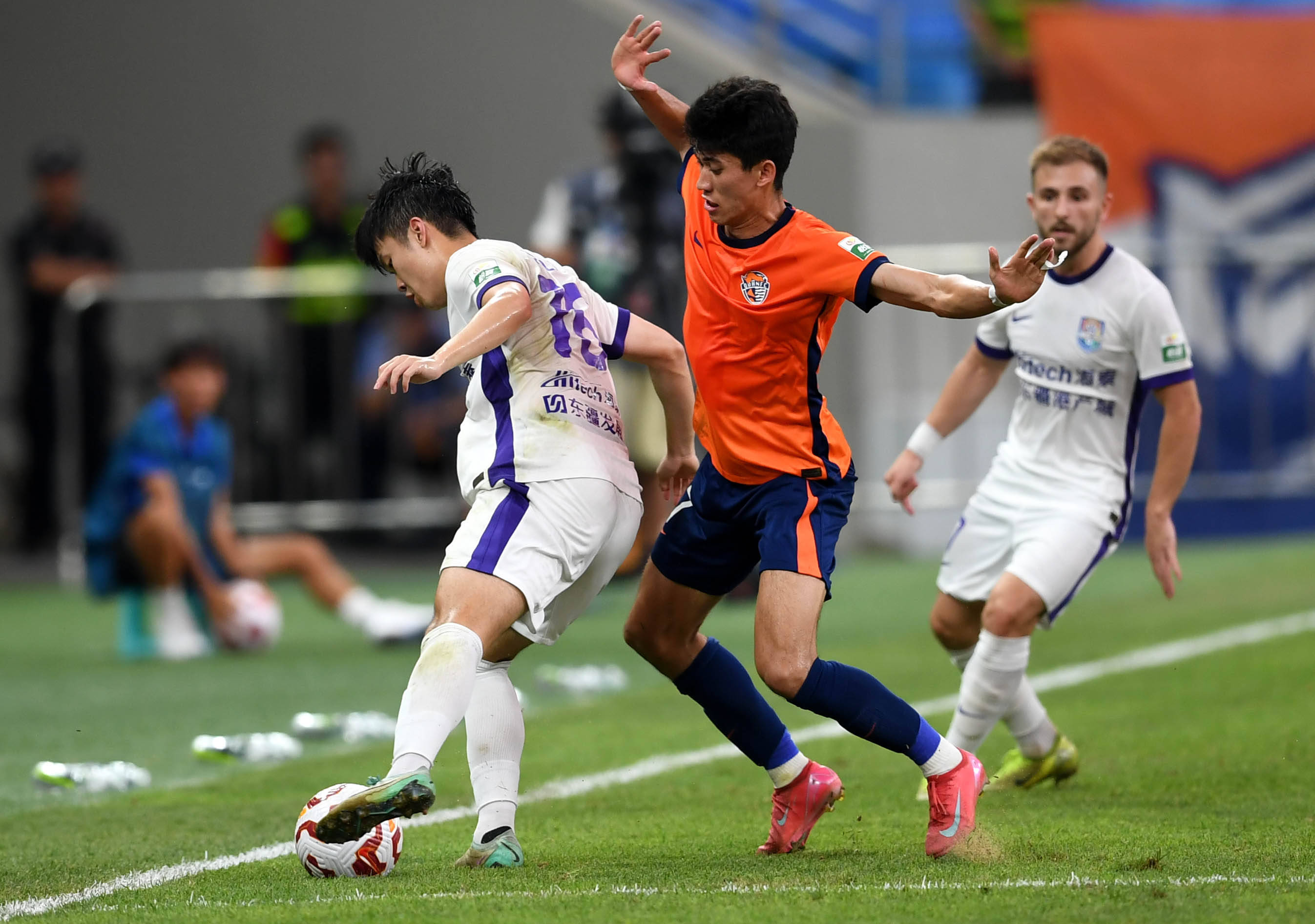 持全场专注 持全场专注