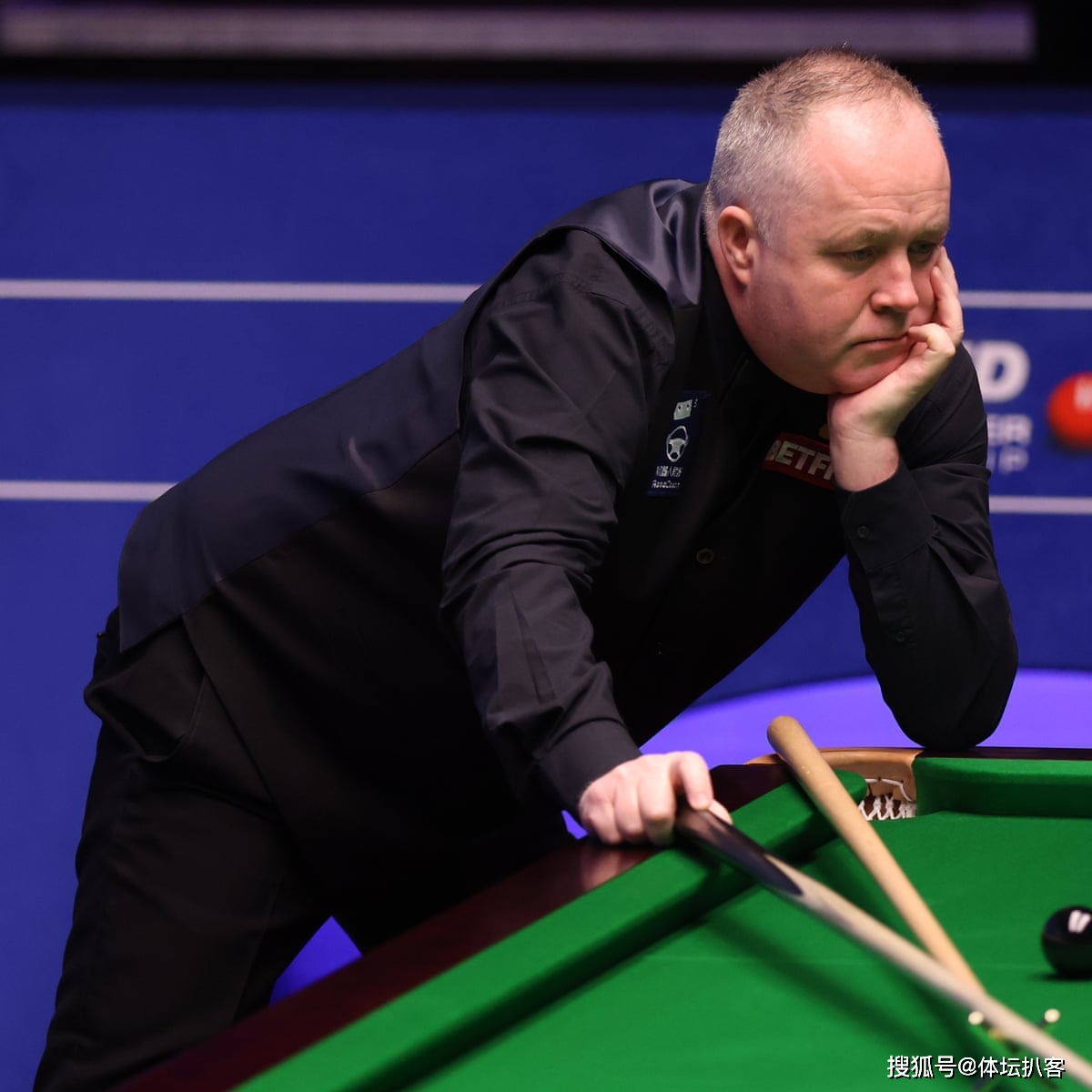 坚持以接近 坚持以接近