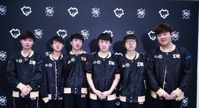 田径锦标赛:美国女队以0.04秒赢牙买加 夺得金牌