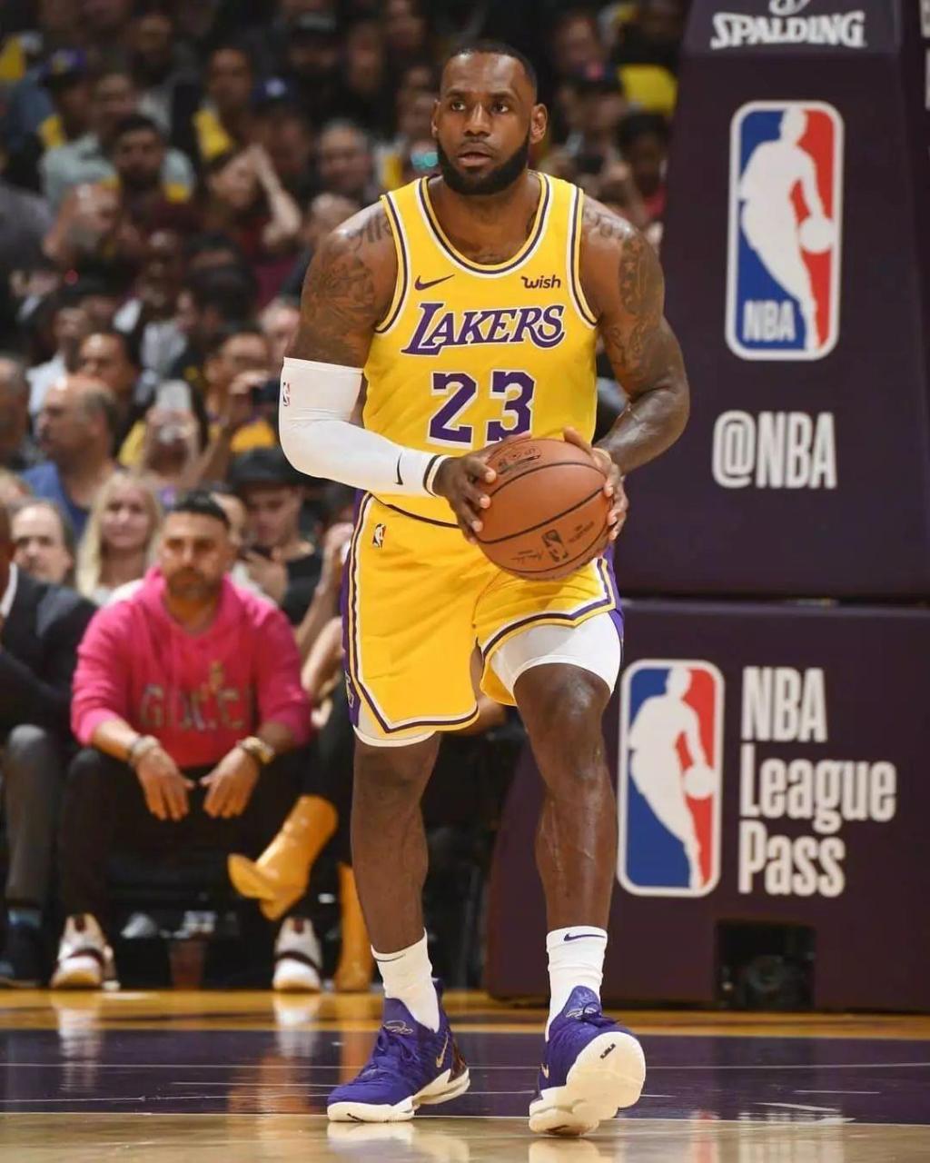 埋伏一人做 埋伏一人做